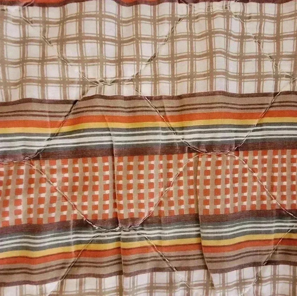 Vintage  Handmade Quilt Blanket - Picture 12 of 15